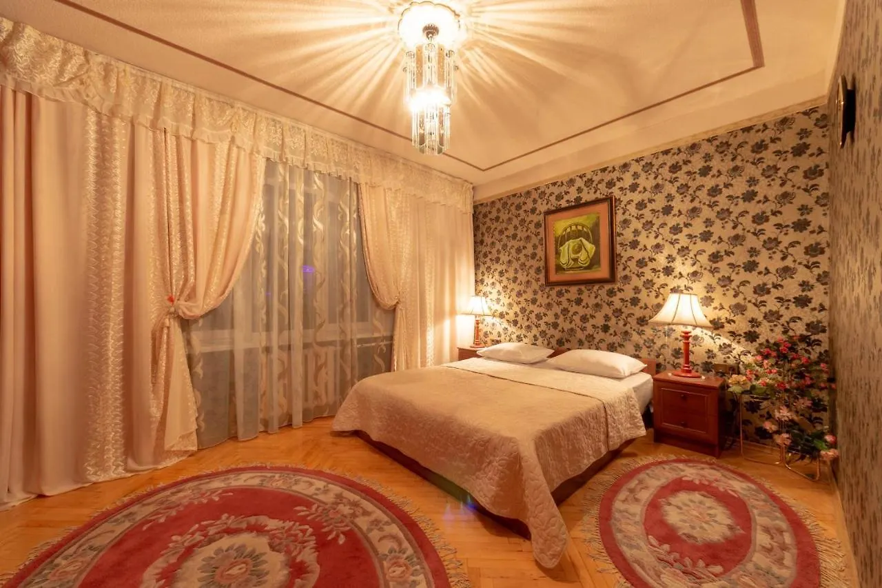 Comfortable Three Bedroom Apartment St. Kutuzova, 14 Kyjev