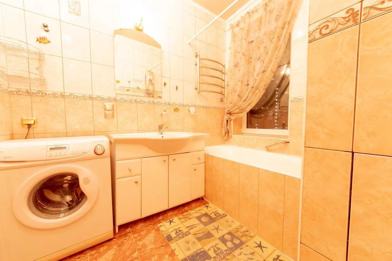 Comfortable Three Bedroom Apartment St. Kutuzova, 14 Kyjev