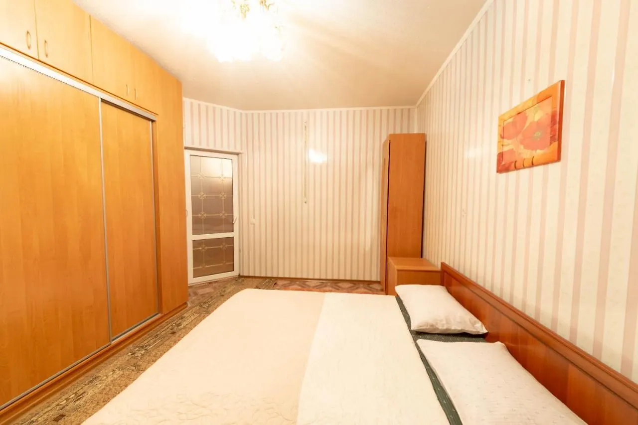 Comfortable Three Bedroom Apartment St. Kutuzova, 14 Kyjev