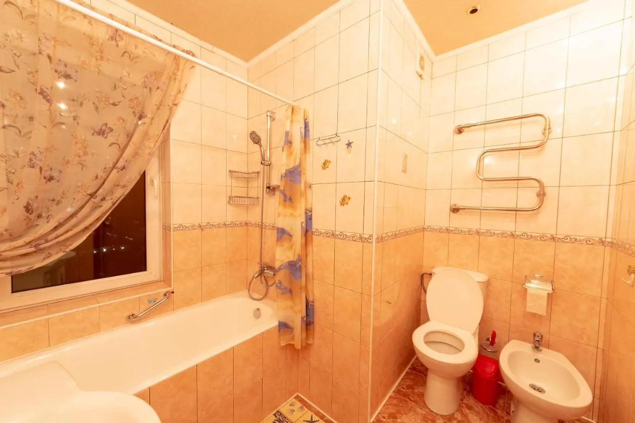 Comfortable Three Bedroom Apartment St. Kutuzova, 14 Kyjev