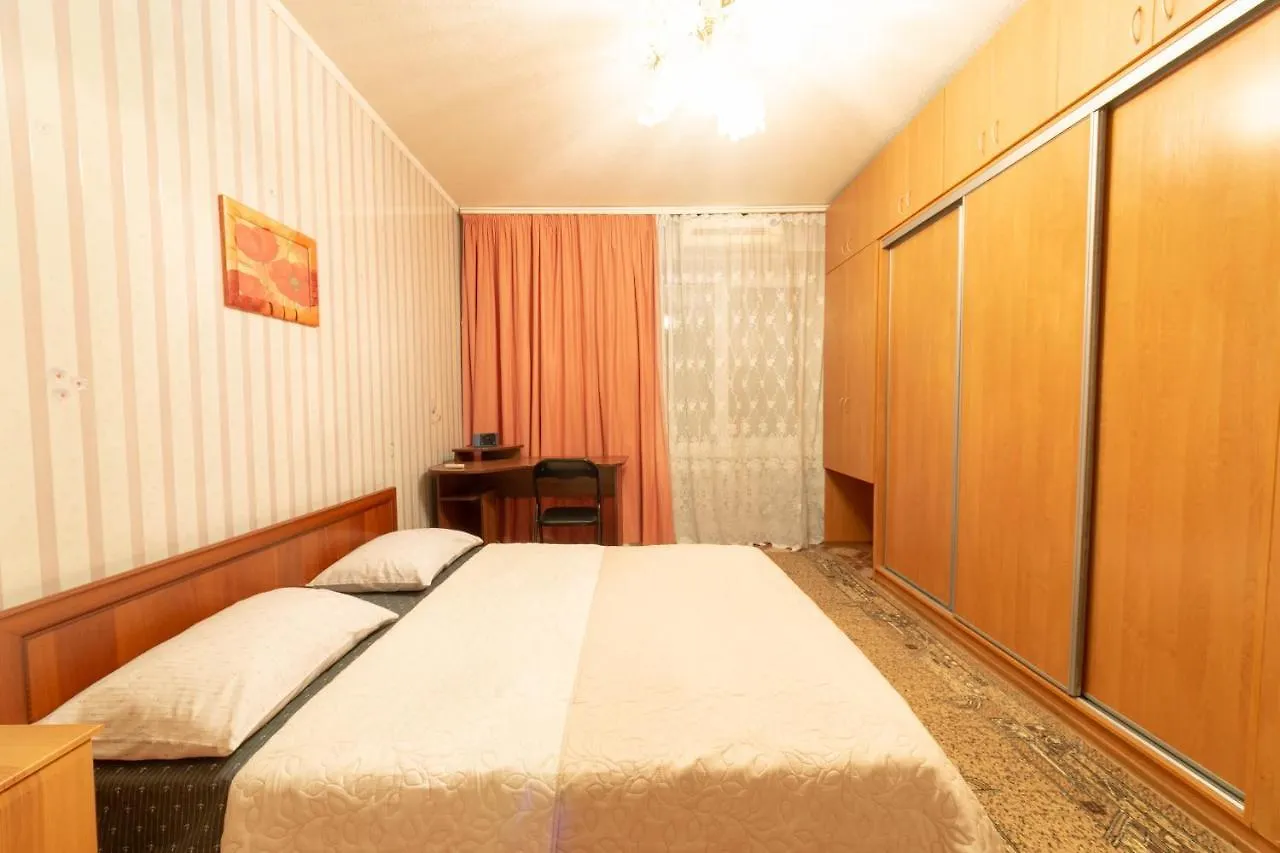 Comfortable Three Bedroom Apartment St. Kutuzova, 14 Kyjev