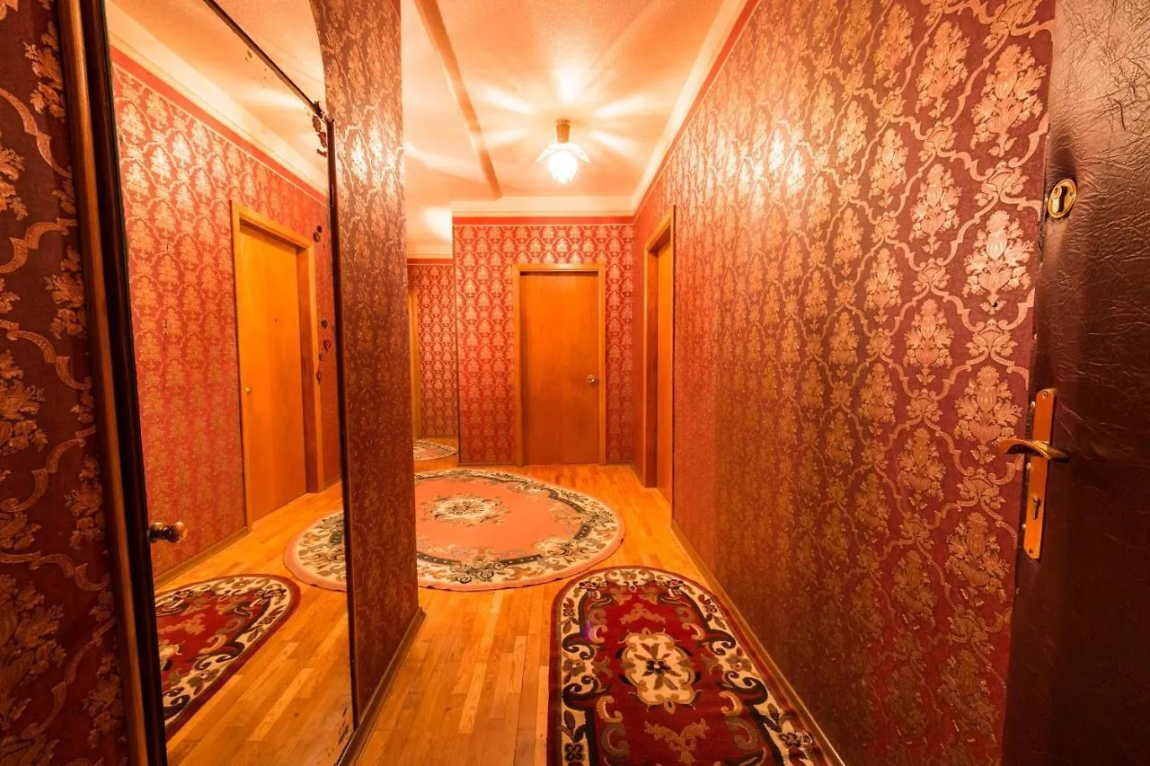 Comfortable Three Bedroom Apartment St. Kutuzova, 14 Kyjev